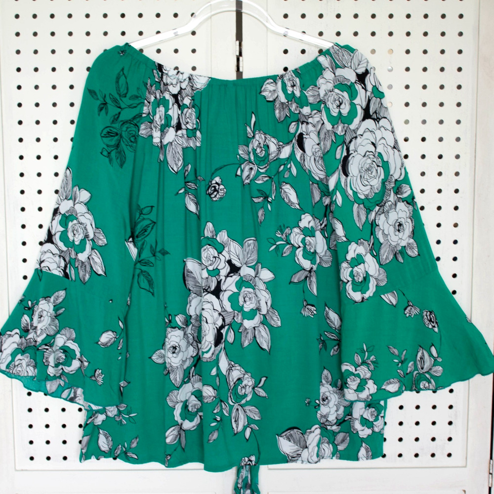 C‎ Est 1946 Womens SIZE 18/20W Green Floral Tie Front Peasant Top - Picture 3 of 8